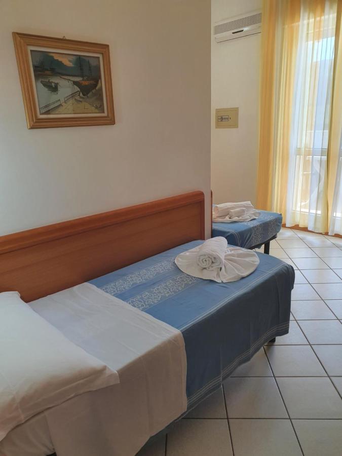 Hotel Venezia San Mauro Mare Habitación foto